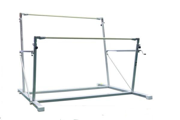 训练高低杠（B）(图1)